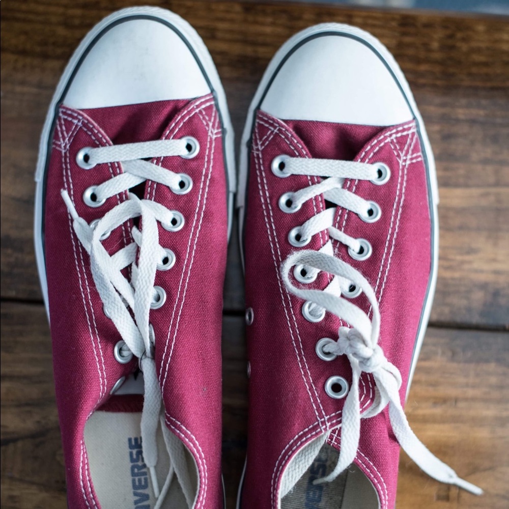 Unisex Converse Sneaker (M-10/W-12) (Burgundy)